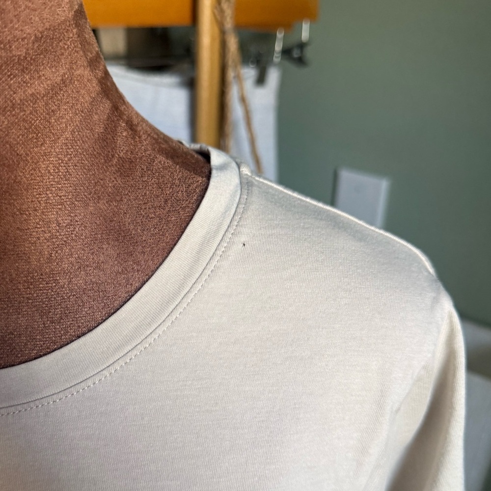 Uniqlo Basic Crew Neck Tee - image 2